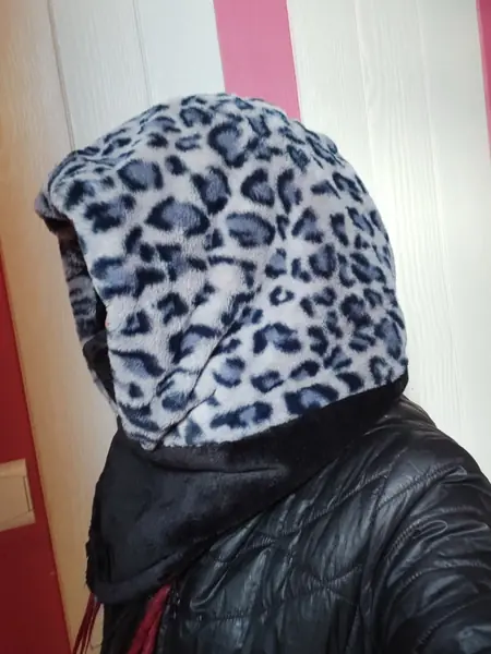 image de capuche à porter style panthère de profil 